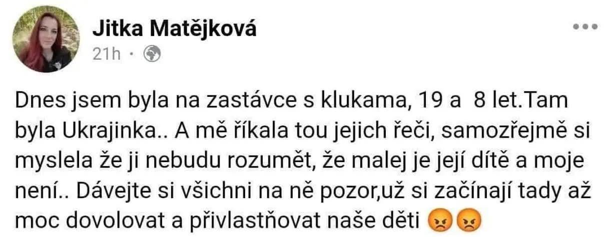 pak přijela tramvaj, vstala a zatleskala