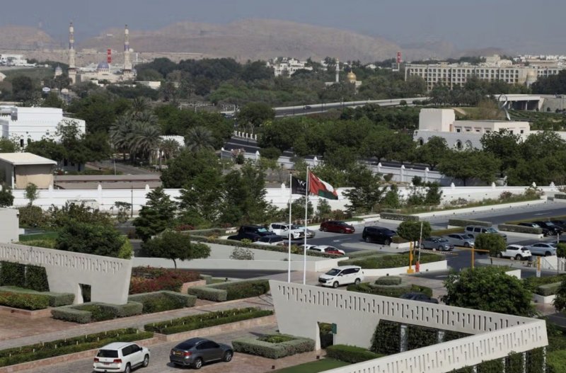 Oman calls on Iran and the US to restart nuclear talks