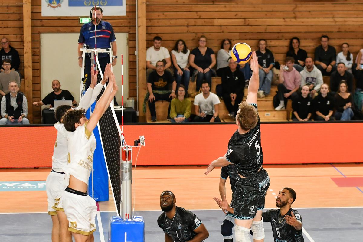 Royan poursuit sa route en Coupe de France