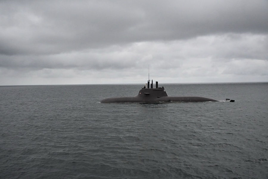 The Swedish Defence Materiel Administration (FMV) is developing a new facility at its Karlsborg test site for advanced trials of unmanned aerial, ground-based and, to some extent, maritime systems. This initiative is driven by lessons learned from the battlefield in Ukraine and aims to improve Sweden’s capability to counter evolving drone threats.