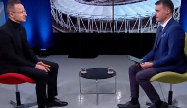 Lelátó – Szijjártó Péter: Otthon is minden piros-fekete. + videó