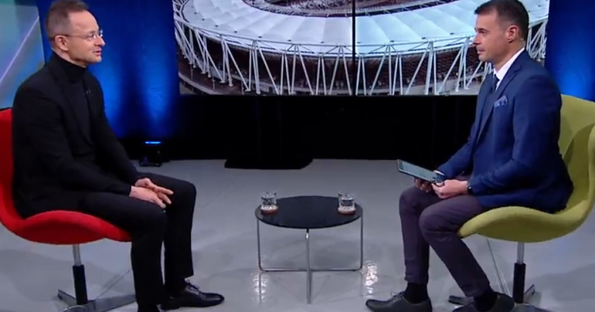 Lelátó – Szijjártó Péter: Otthon is minden piros-fekete. + videó