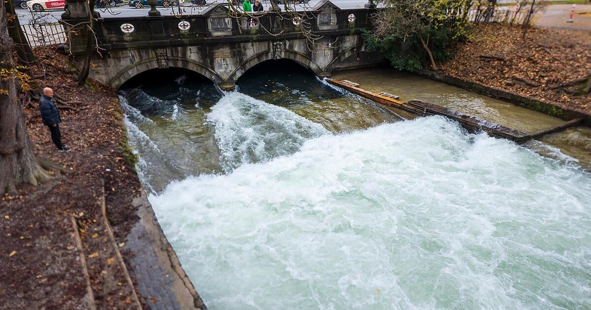Totgeglaubter "Vater der Eisbachwelle" meldet sich plötzlich aus Sardinien: "Ich kann sie reparieren"