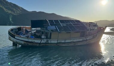 Boatie refuses to remove wreck amid three-year standoff with council