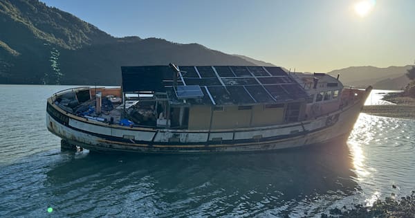 Boatie refuses to remove wreck amid three-year standoff with council