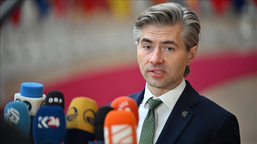 Lithuania calls for 'tougher sanctions' on Belarus over smuggler balloons, seized trucks