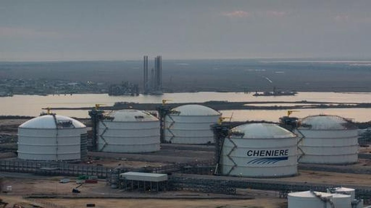 US LNG Exports Shatter Records Amid Pollution Concerns
