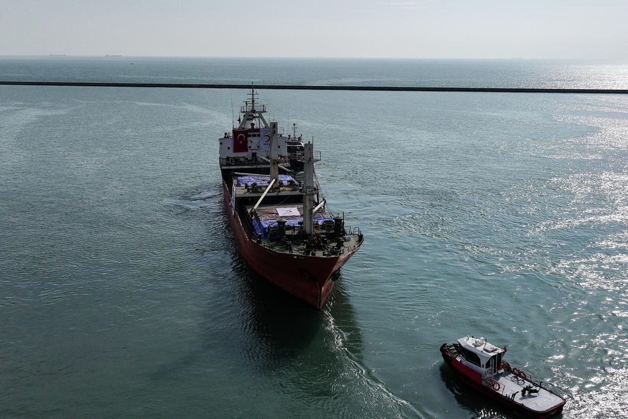 The 18th  Goodness Ship,  prepared by the Turkish Red Crescent and carrying around 800 tons of humanitarian aid for Gaza, has departed from Mersin International Port, Türkiye, on Nov. 12, 2025. (AA Photo)