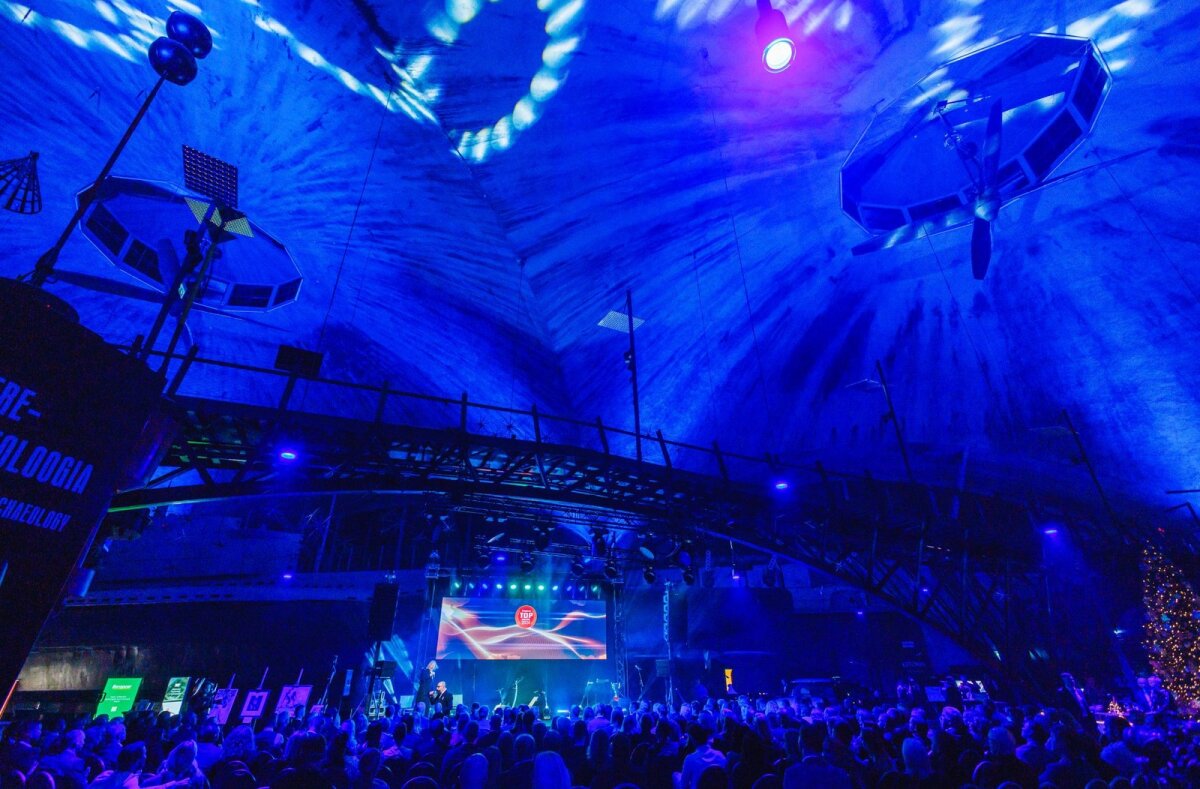 suure tegija kolm firmat rühkisid esikümnesse