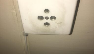 Is this an old electric socket? If yes, how much would it cost and how long/complicated would it be to turn it into a modern socket?