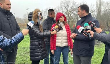 6 microfoane,toate din partea unui singur trust media