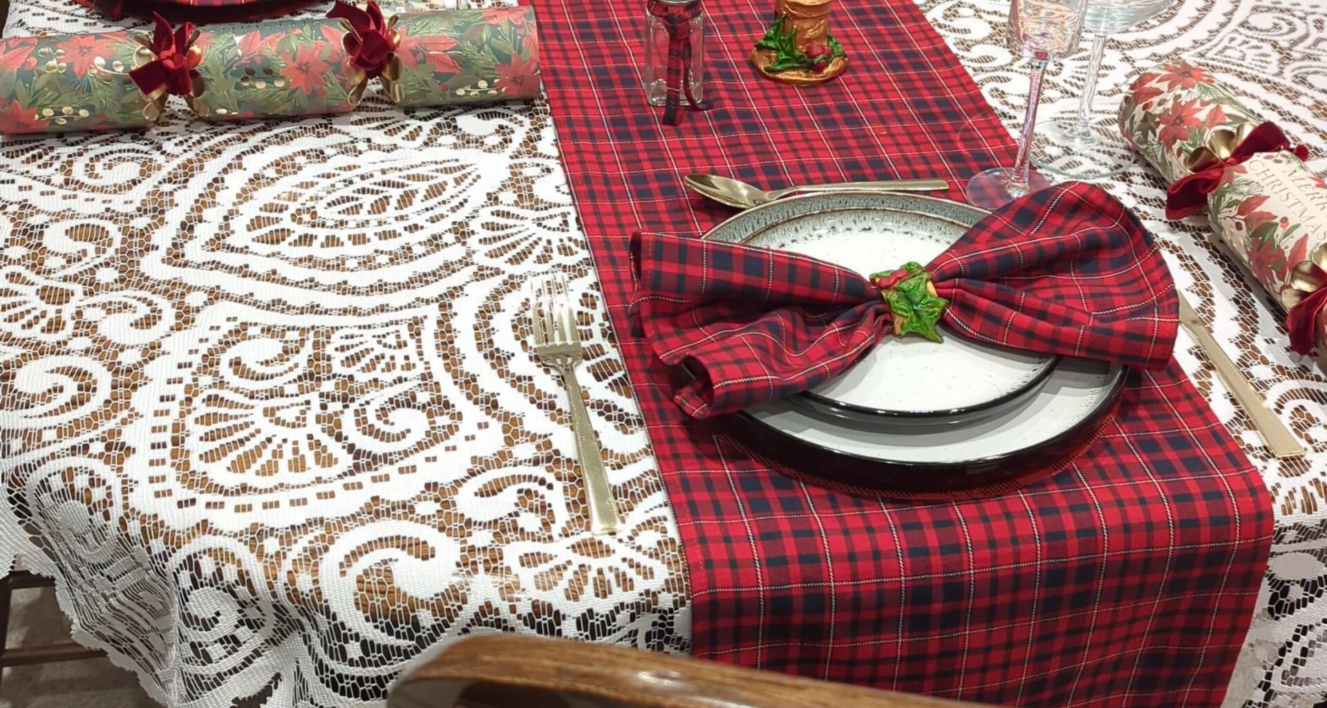 Mum's already set up the Christmas Dinner table. Refusing to move it. I can't go on like this.