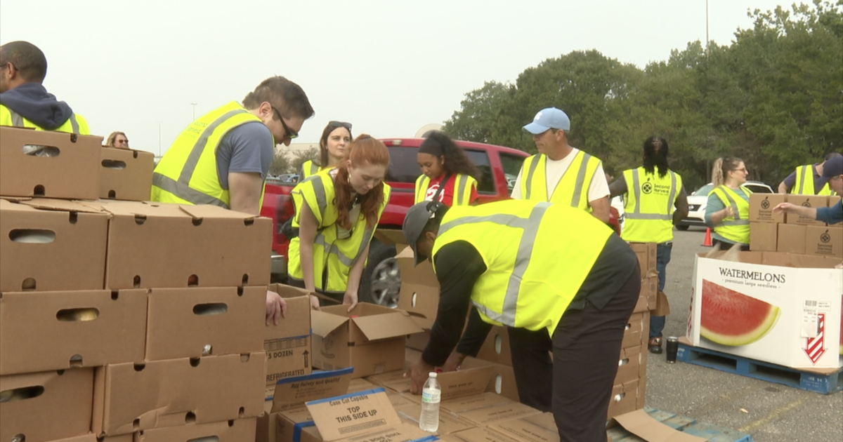 Turkey Drive provides families with Thanksgiving meal essentials