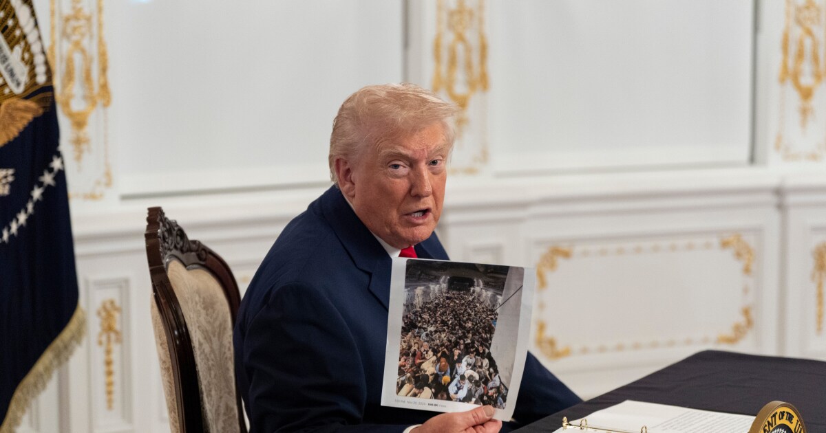 Trump escalates anti-immigrant rhetoric in Thanksgiving message