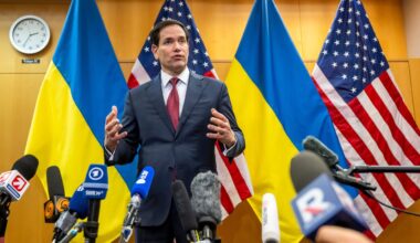 US and Ukrainian negotiators meet in Florida as Trump seeks end to Russia's war