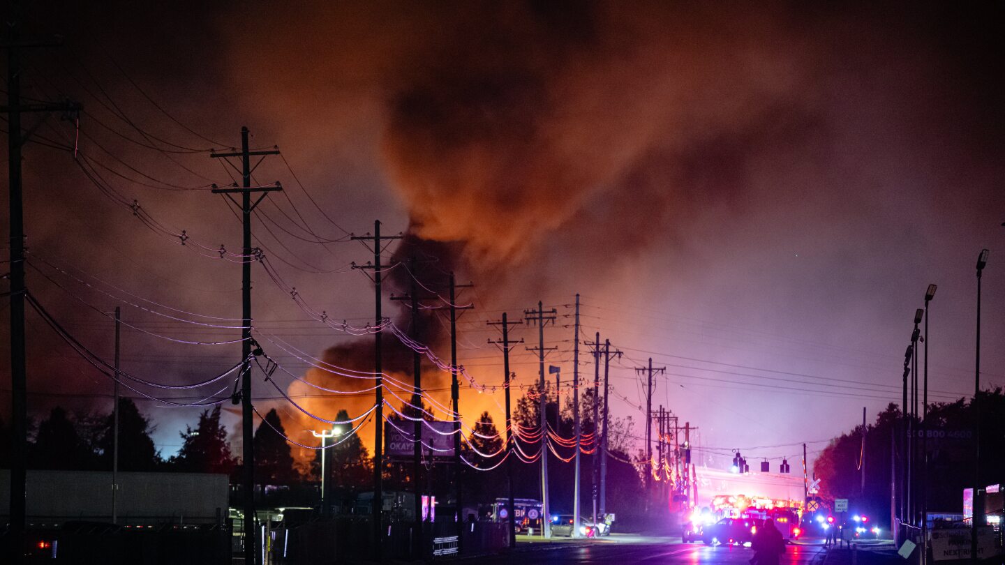 Engine falls off UPS plane before Louisville crash kills at least 12