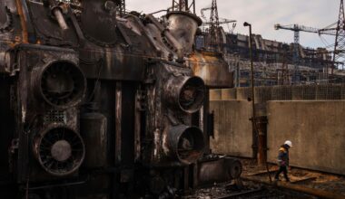 Ukraine detains 5 people in $100M energy sector graft investigation