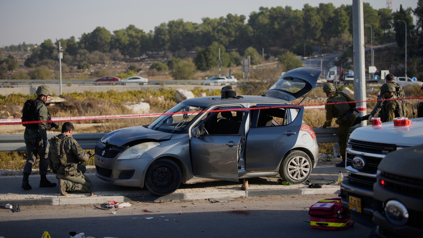 1 Israeli killed, 3 wounded in West Bank attack