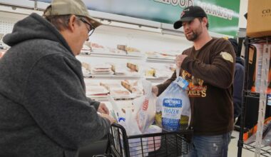 Grocery stores are anxious for customers to get SNAP benefits restored