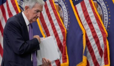 Federal reserve officials sharply split over rate cut amid economic uncertainty