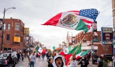 In Chicago, residents mount a community-wide defense against Trump's deportation machine