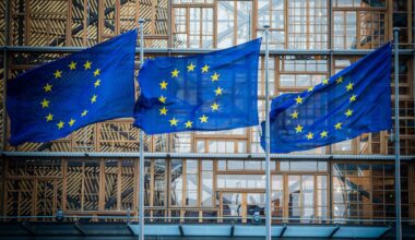 EU gives green light to tariffs on small packages, aiming for 2026