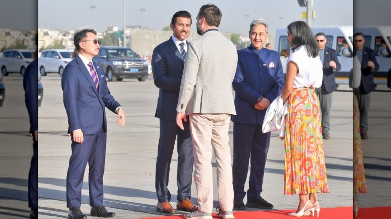 JD Vance and Usha Vance greet Rajyavardhan Rathore and Sudhansh Pant in Jaipur, India (2025)