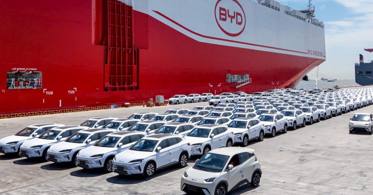 EV sales *still* have not fallen, cooled, slowed or slumped. Media is lying to you. EV sales continue to rise, but headlines would leave you thinking they haven’t. We have seen a global EV sales growth rate of 23% in the first 10 months of this year. Gas car sales are actually going down.