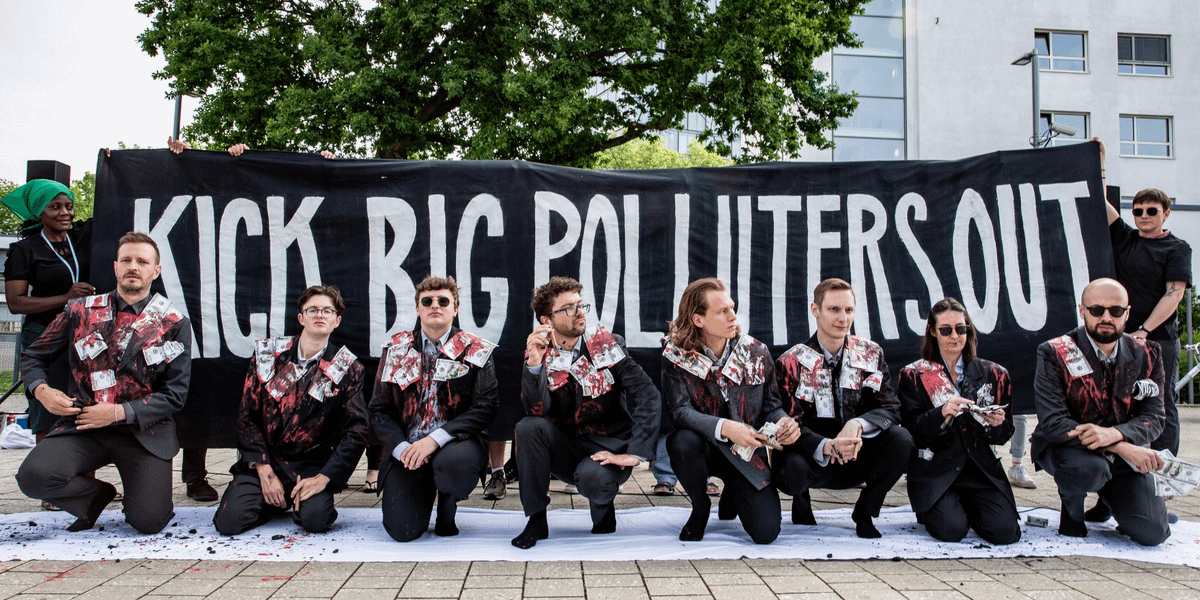 Army of 5,000+ Fossil Fuel Lobbyists Has 'Stranglehold on Climate Action' at COP30: Report