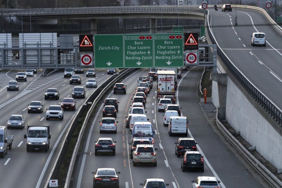 In den vergangenen fünf Jahren ist die Zahl der Todesopfer auf Schweizer Strassen um 34 Prozent gestiegen. (Symbolbild)