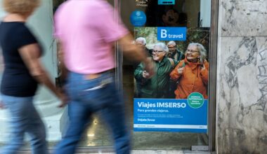 Cuánto dinero gana un agente de viajes en España en 2025: salario base y complementos