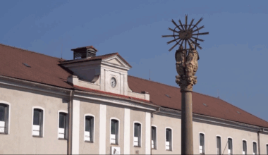 Ukradnuté hodiny v Smolníku sa našli, polícia začala stíhanie