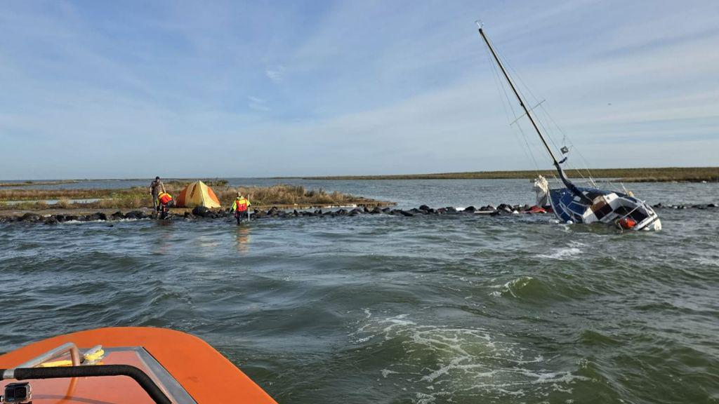 Man zit na schipbreuk ruim twee dagen vast op onbewoond eiland in IJsselmeer