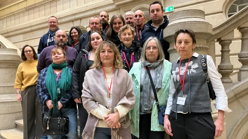 La famille Quenillet présente au procès du docteur Frédéric Péchier lors du 51e jour d'audience, avec, au premier rang avec sa veste verte,  la veuve de Henri Quenillet.