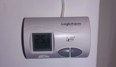 Cineva mai priceput la termostate?