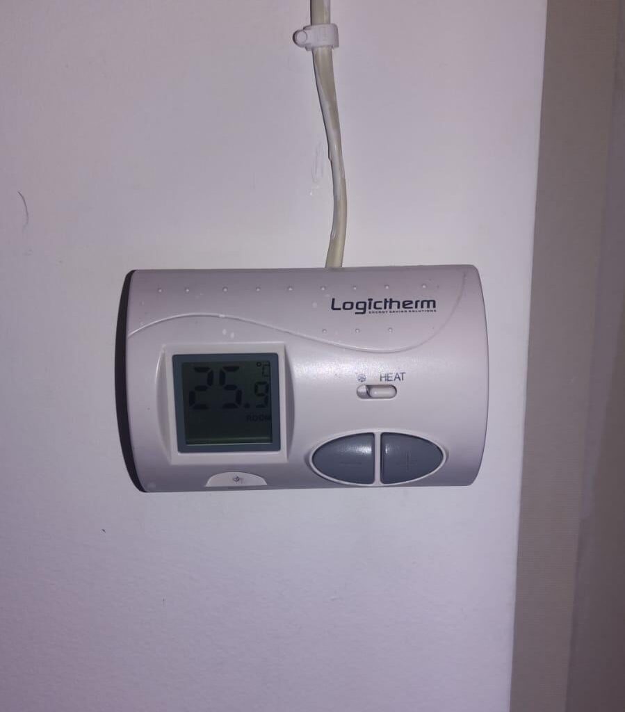 Cineva mai priceput la termostate?