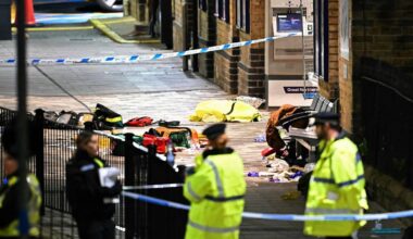 Fleire knivstukne på tog i England – NRK Norge – Oversikt over nyheter fra ulike deler av landet