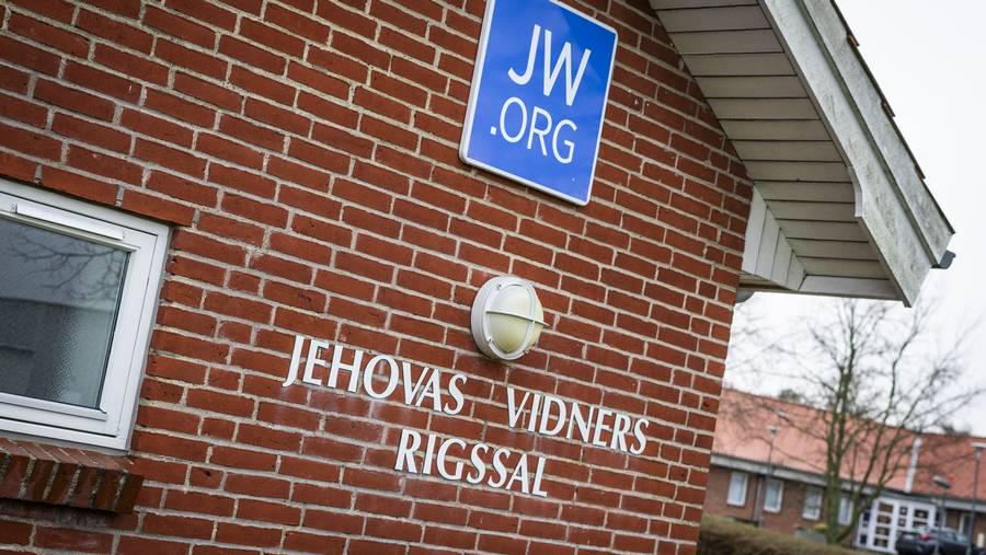 Ministerium lukker tilsynssag mod Jehovas Vidner: - Jeg har ingen sympati for dem - Jehovas Vidner er ikke længere under skærpet tilsyn. Af en aktindsigt fremgår det dog, at Kirkeministeriet slet ikke har kigget på, om Jehovas Vidner udøver psykisk vold