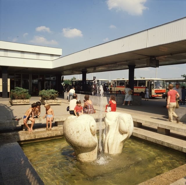 Stanice metra Kačerov v průběhu času