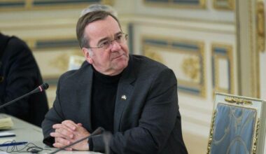 German defense minister opposes forcing Ukraine into peace deal