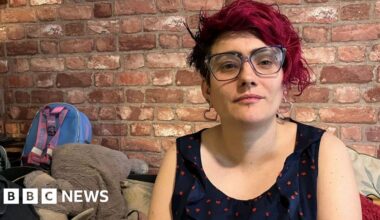 'I use buy now pay later scheme for everything - I'm £3k in debt' - BBC News