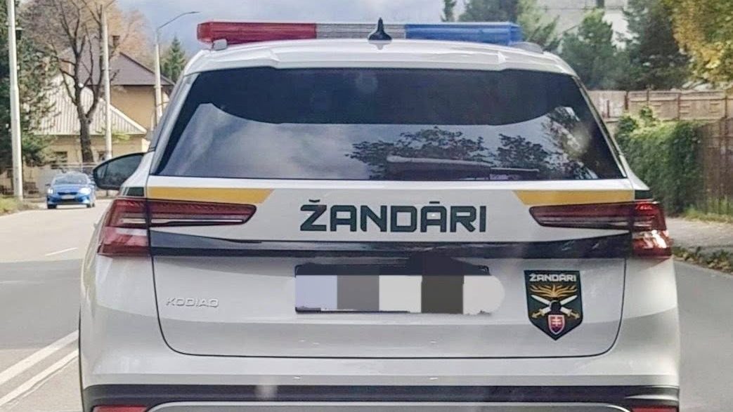 Autá pre žandárov máme, žandárov zatiaľ nie
