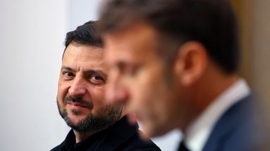 Volodymyr Zelensky et Emmanuel Macron à Paris, le 17 novembre 2025.