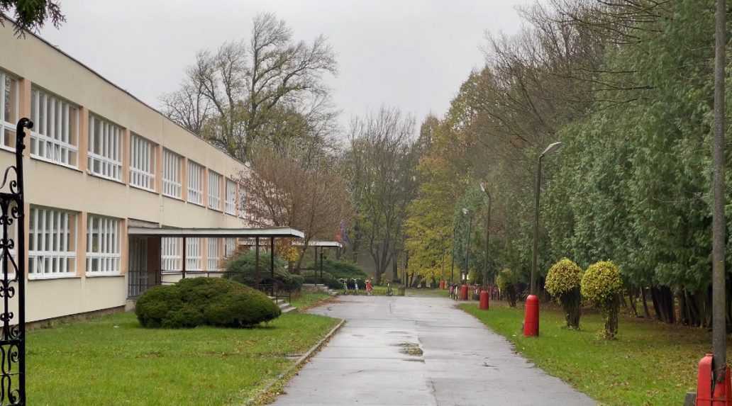 Základná škola v Parchovanoch.