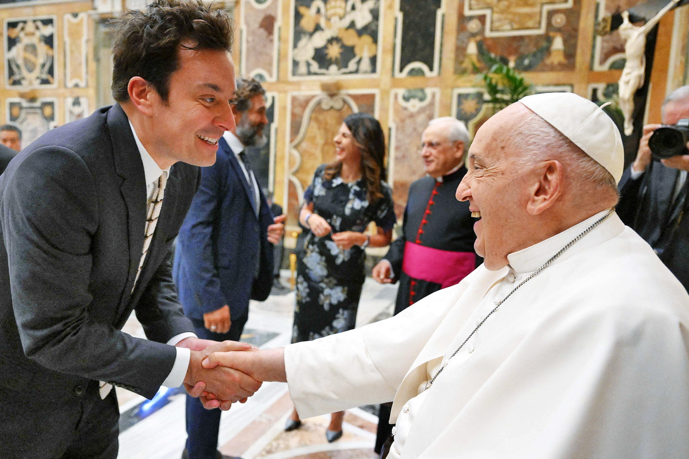 Pope Francis shaking hands with US actor Jimmy Fallon.