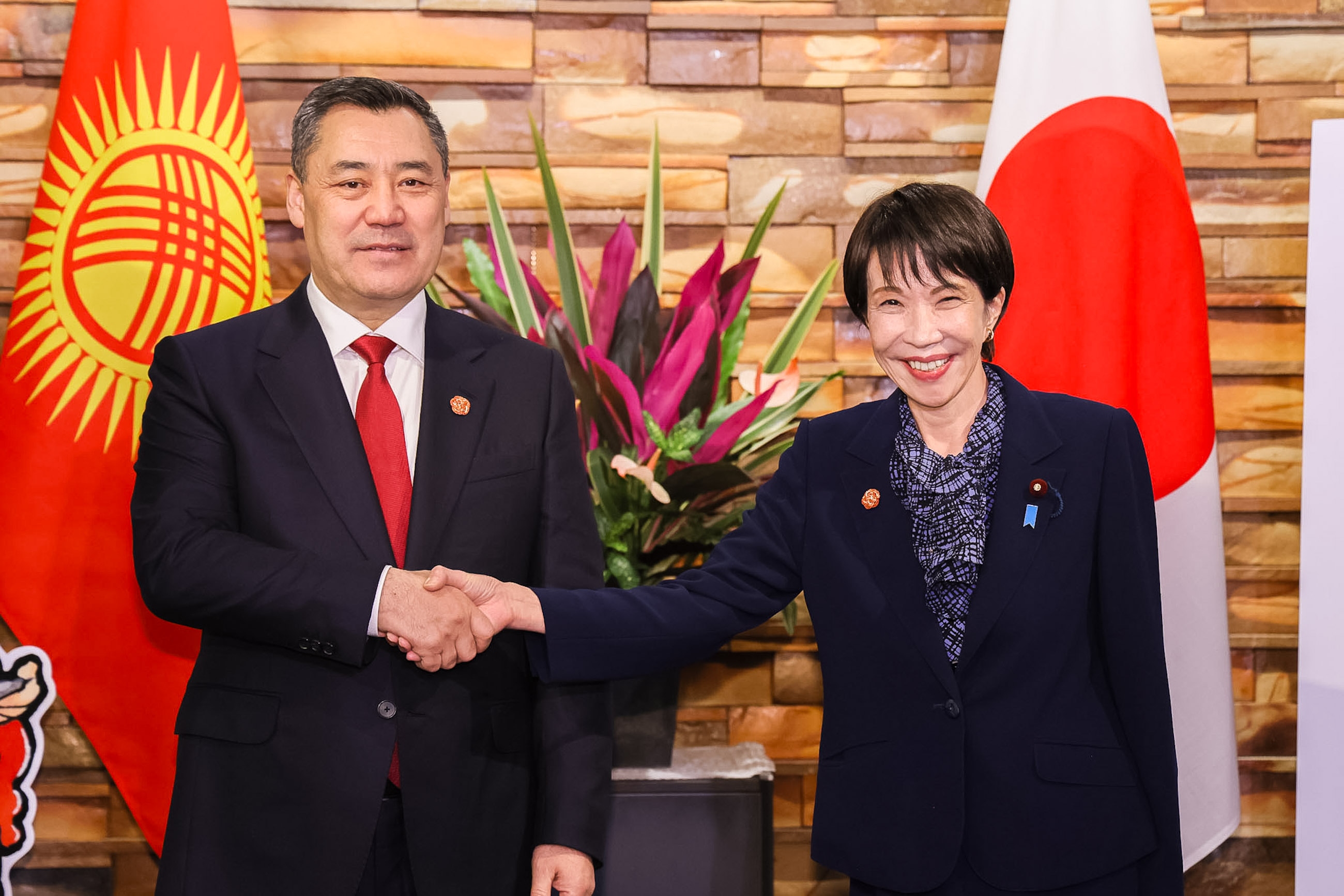 Japan-Kyrgyz Summit Meeting (2)
