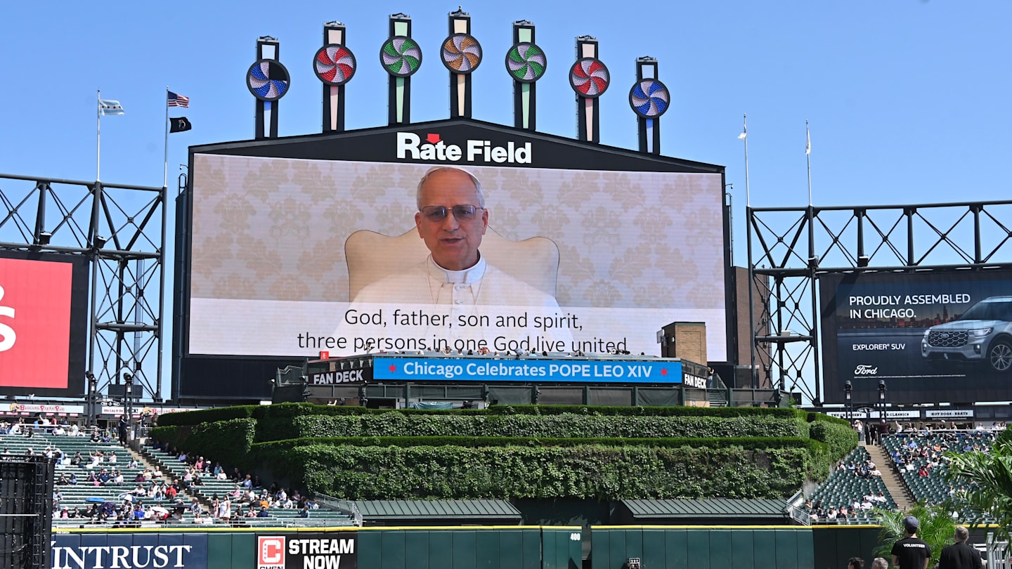 Baseball Bat used by this Hall of Famer given to Pope Leo