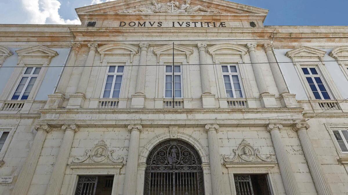 Doença na coluna livra influencer de ir preso por violação de jovem em Coimbra