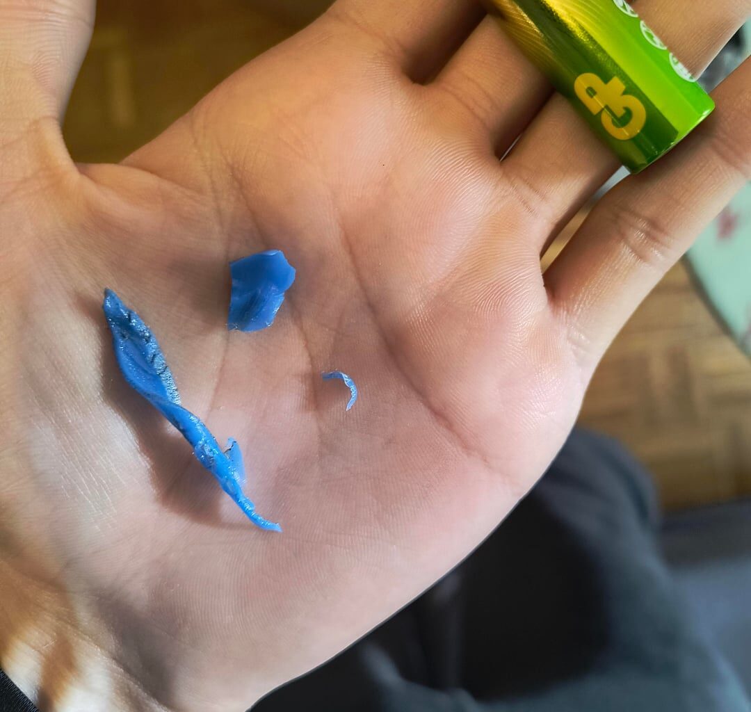 Skrawki plastiku w biedronkowych warzywach na patelnie, uwazajcie mordeczki