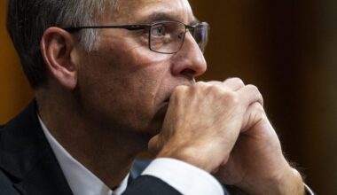 Sneaking unemployment rate means the U.S. economy is inching closer to a key recession indicator, says Moody’s